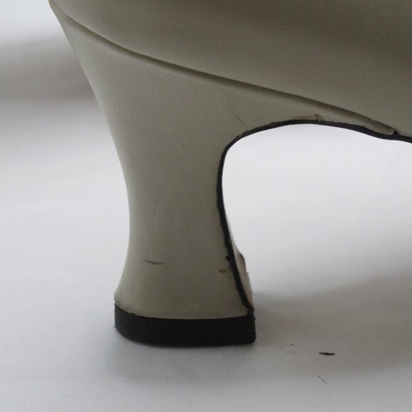 Fresco by Pierre bone ankle boots with gold tassel accent and 2 inch heel 8.5M - Picture 4 of 9